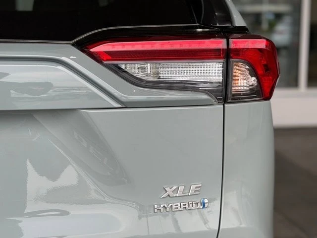 2022 Toyota RAV4 5th Gen - Image 13 of 21