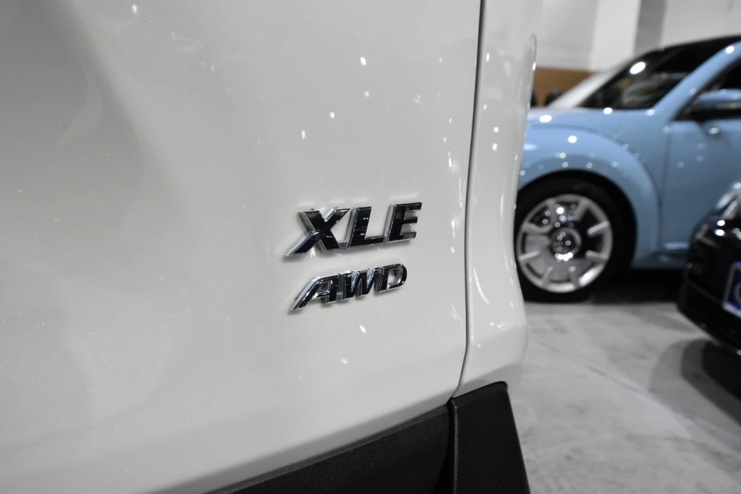 2022 Toyota RAV4 5th Gen - Image 9 of 12