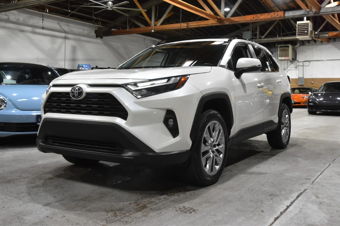 2022 Toyota RAV4 5th Gen - Image 5 of 12