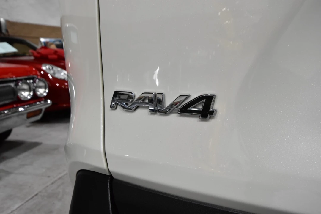 2022 Toyota RAV4 5th Gen - Image 8 of 12