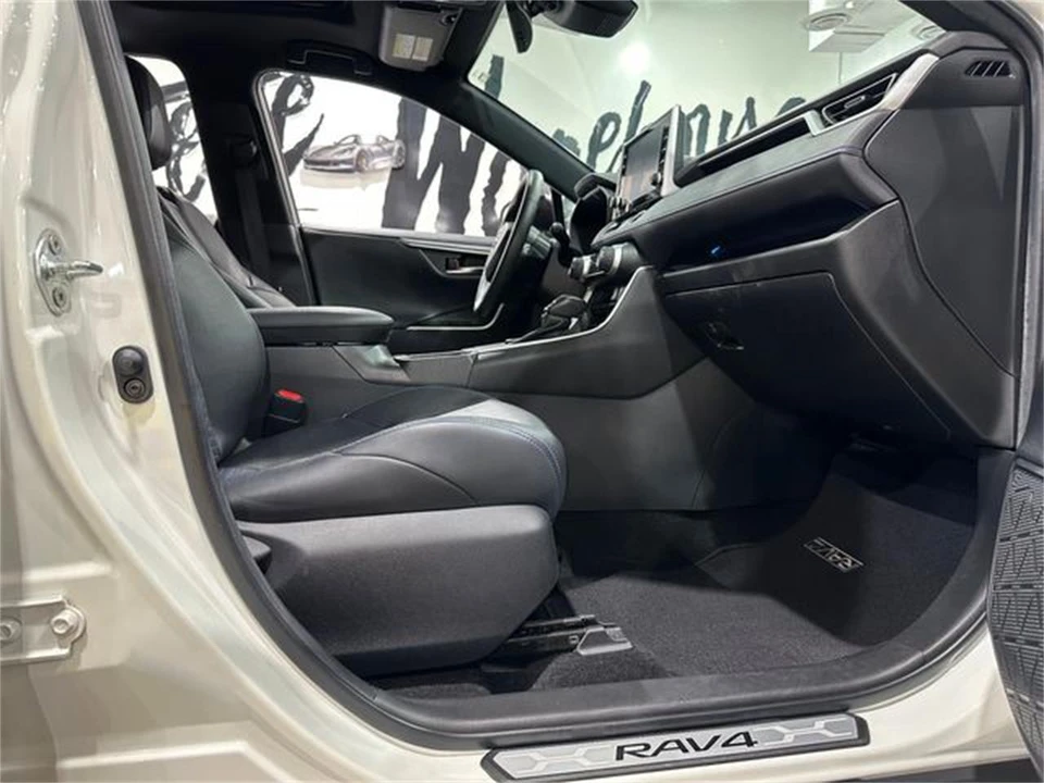 2022 Toyota RAV4 5th Gen - Image 10 of 30