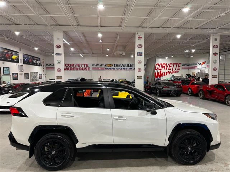2022 Toyota RAV4 5th Gen - Image 5 of 30