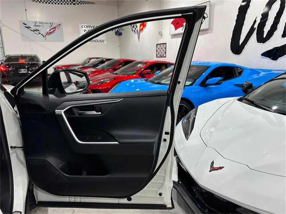 2022 Toyota RAV4 5th Gen - Image 16 of 30