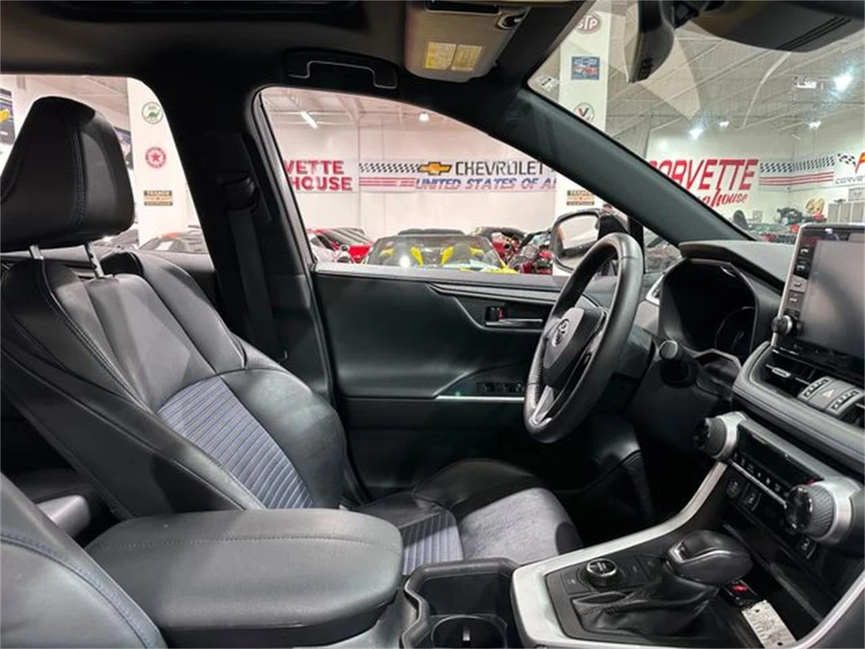 2022 Toyota RAV4 5th Gen - Image 14 of 30