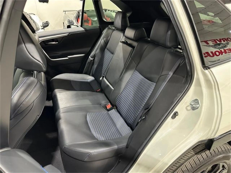 2022 Toyota RAV4 5th Gen - Image 17 of 30