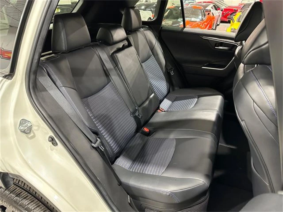 2022 Toyota RAV4 5th Gen - Image 18 of 30