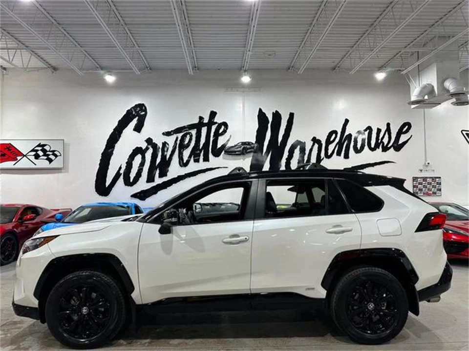 2022 Toyota RAV4 5th Gen - Image 2 of 30