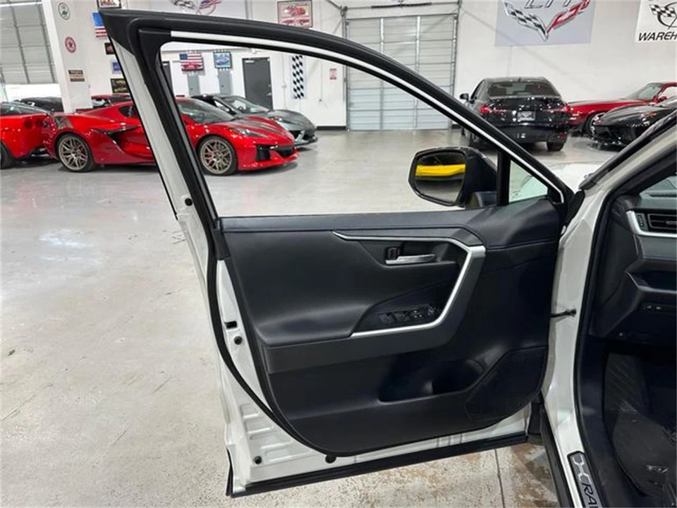 2022 Toyota RAV4 5th Gen - Image 15 of 30