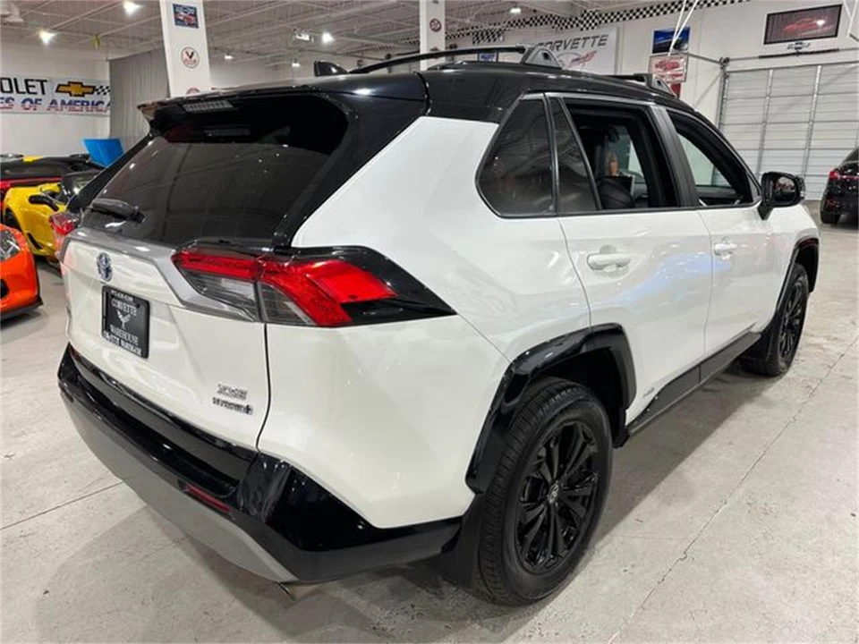 2022 Toyota RAV4 5th Gen - Image 22 of 30