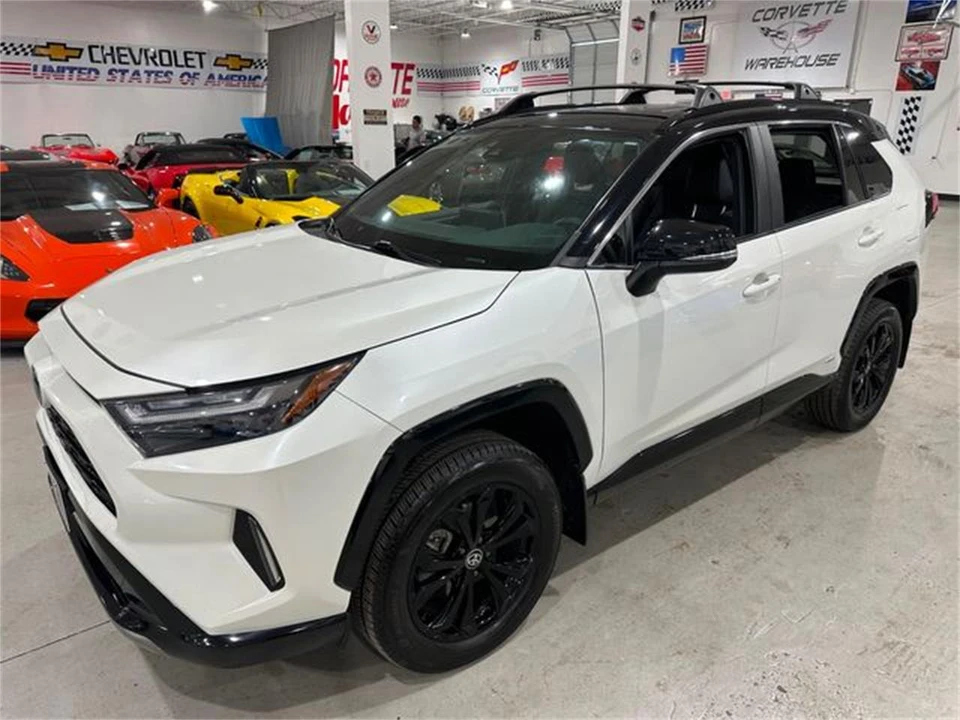 2022 Toyota RAV4 5th Gen - Image 23 of 30