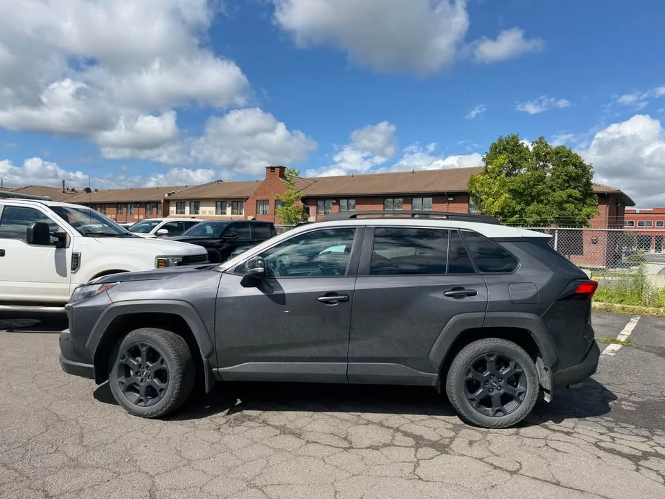 2022 Toyota RAV4 5th Gen - Image 4 of 10