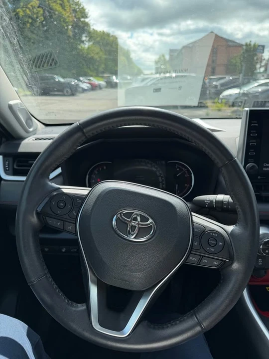 2022 Toyota RAV4 5th Gen - Image 8 of 10