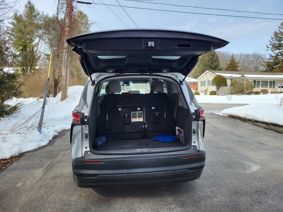 2022 Toyota Sienna 4th Gen - Image 6 of 11