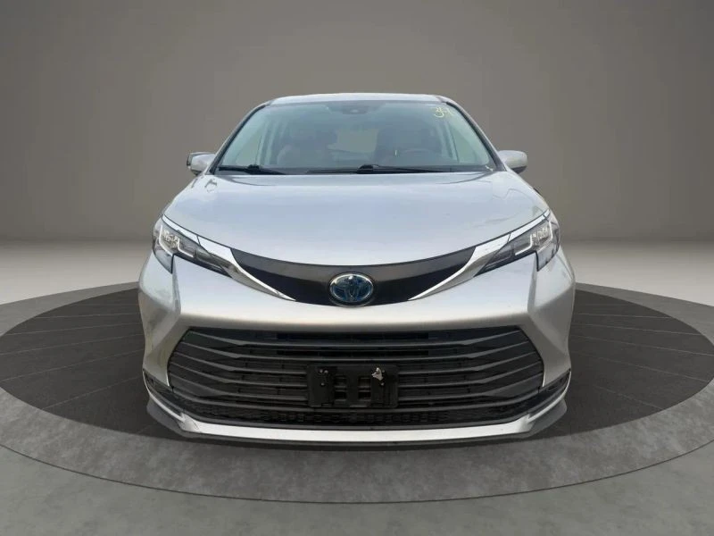 2022 Toyota Sienna 4th Gen - Image 2 of 12