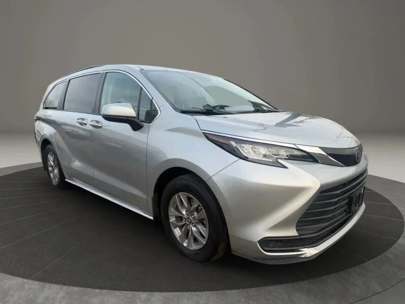 2022 Toyota Sienna 4th Gen - Image 3 of 12