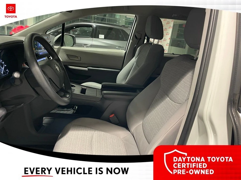 2022 Toyota Sienna 4th Gen - Image 7 of 10