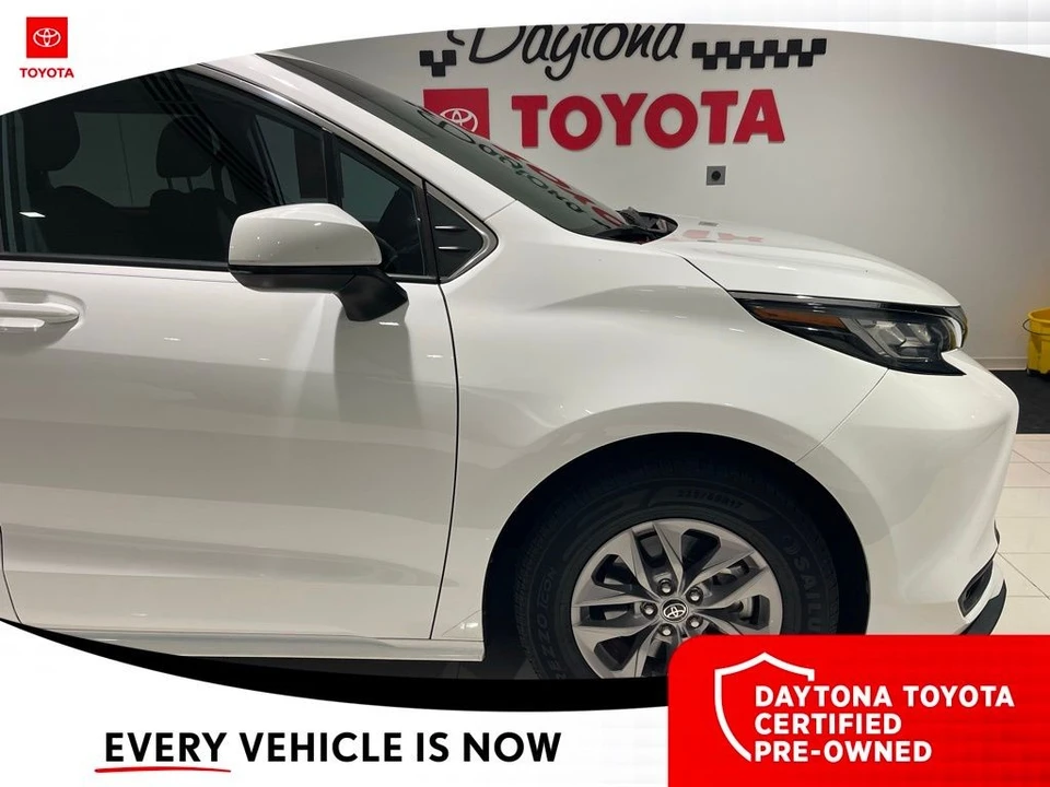 2022 Toyota Sienna 4th Gen - Image 5 of 10