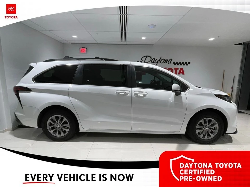 2022 Toyota Sienna 4th Gen - Image 3 of 10