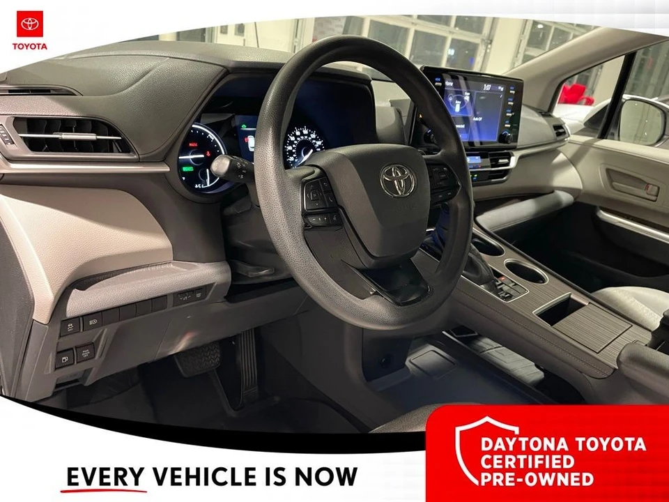 2022 Toyota Sienna 4th Gen - Image 6 of 10
