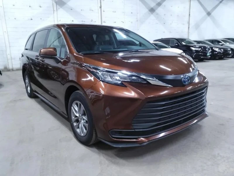 2022 Toyota Sienna 4th Gen - Image 3 of 12