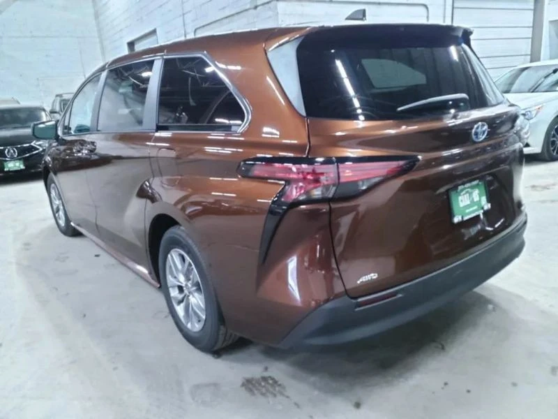 2022 Toyota Sienna 4th Gen - Image 6 of 12
