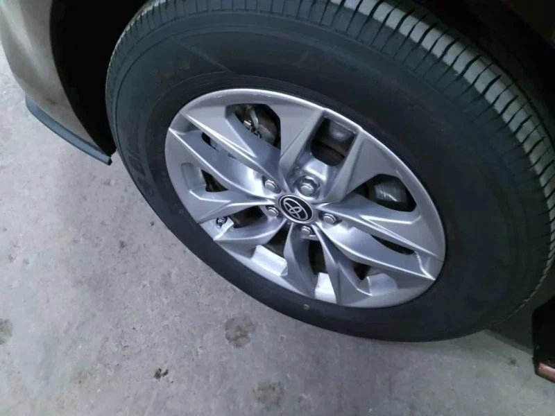 2022 Toyota Sienna 4th Gen - Image 8 of 12