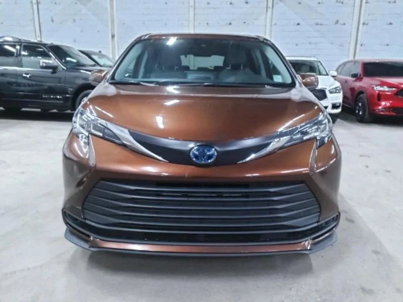2022 Toyota Sienna 4th Gen - Image 2 of 12