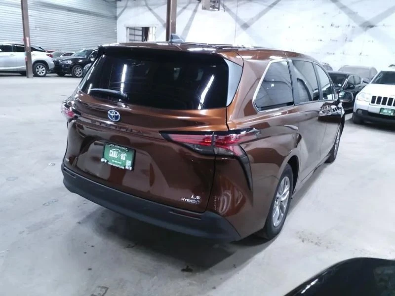 2022 Toyota Sienna 4th Gen - Image 4 of 12