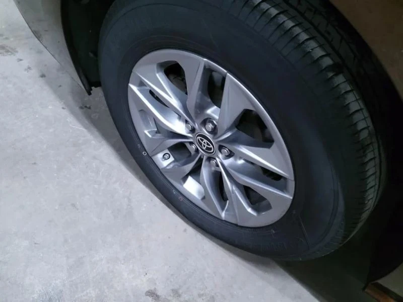2022 Toyota Sienna 4th Gen - Image 10 of 12