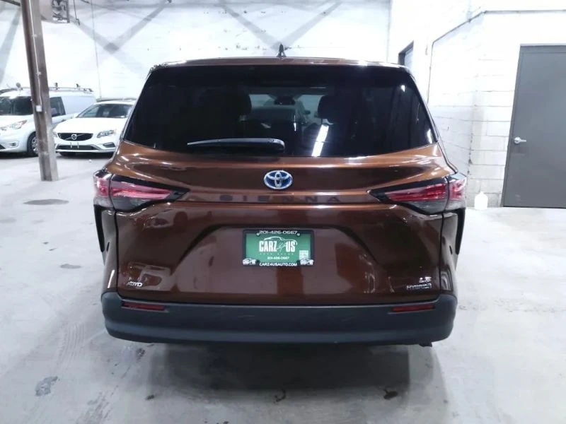 2022 Toyota Sienna 4th Gen - Image 5 of 12