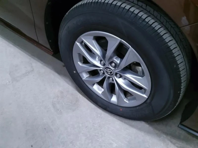 2022 Toyota Sienna 4th Gen - Image 9 of 12