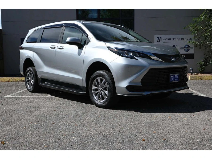 2022 Toyota Sienna 4th Gen - Image 3 of 12