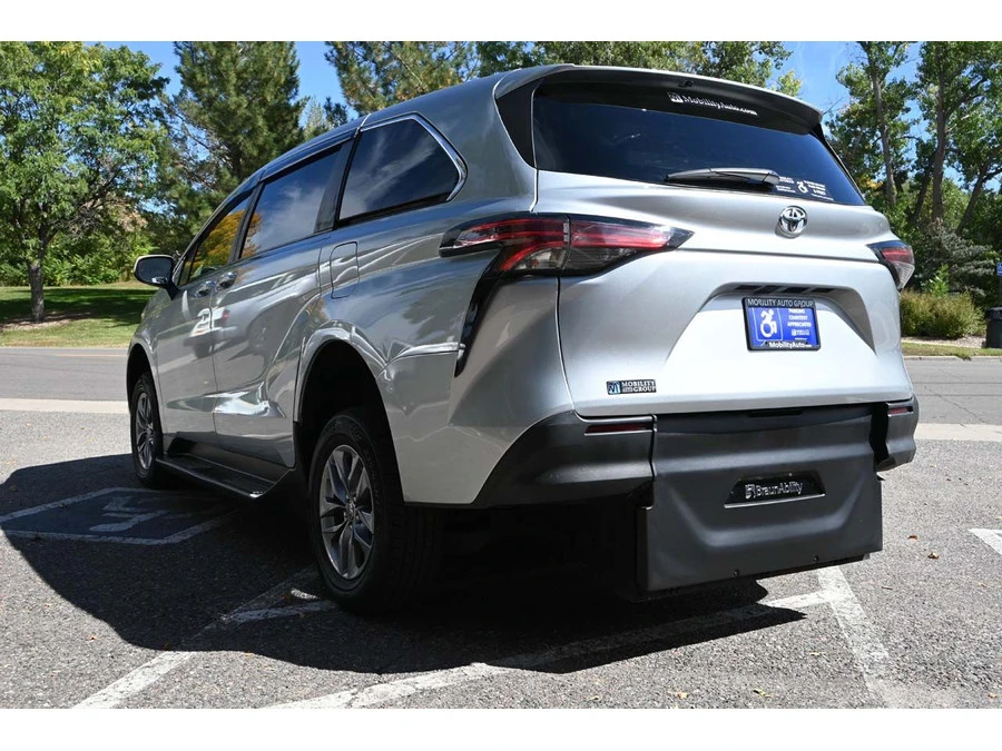 2022 Toyota Sienna 4th Gen - Image 8 of 12
