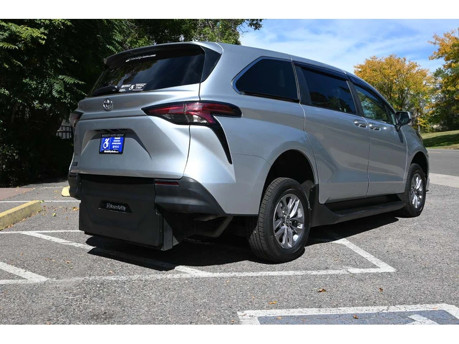 2022 Toyota Sienna 4th Gen - Image 6 of 12