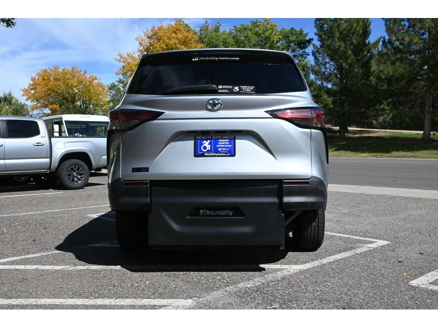 2022 Toyota Sienna 4th Gen - Image 7 of 12