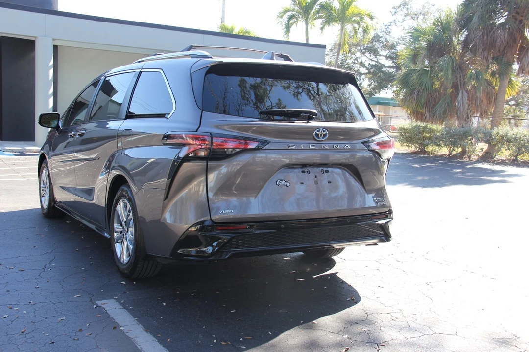 2022 Toyota Sienna 4th Gen - Image 9 of 21