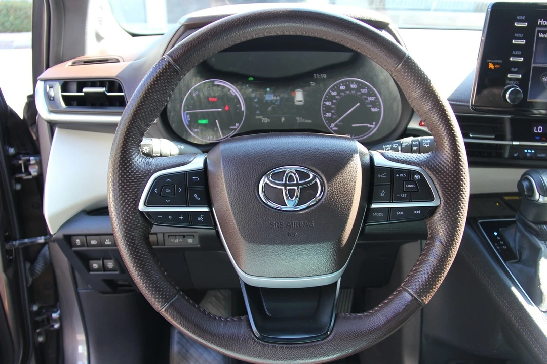 2022 Toyota Sienna 4th Gen - Image 19 of 21
