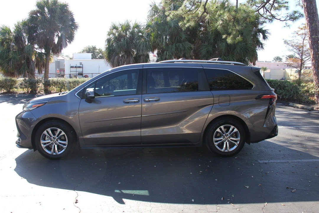 2022 Toyota Sienna 4th Gen - Image 6 of 21