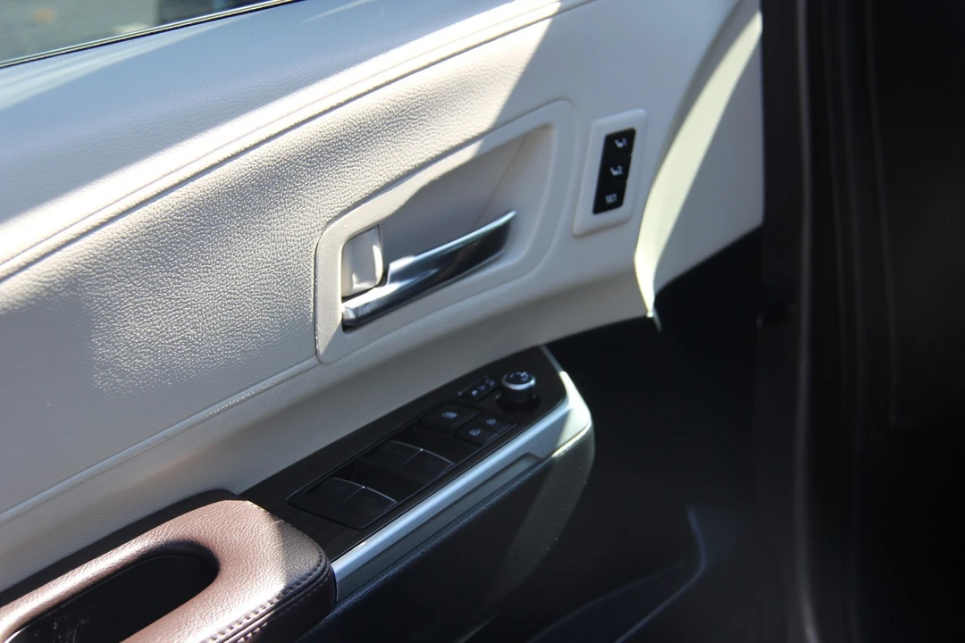 2022 Toyota Sienna 4th Gen - Image 14 of 21