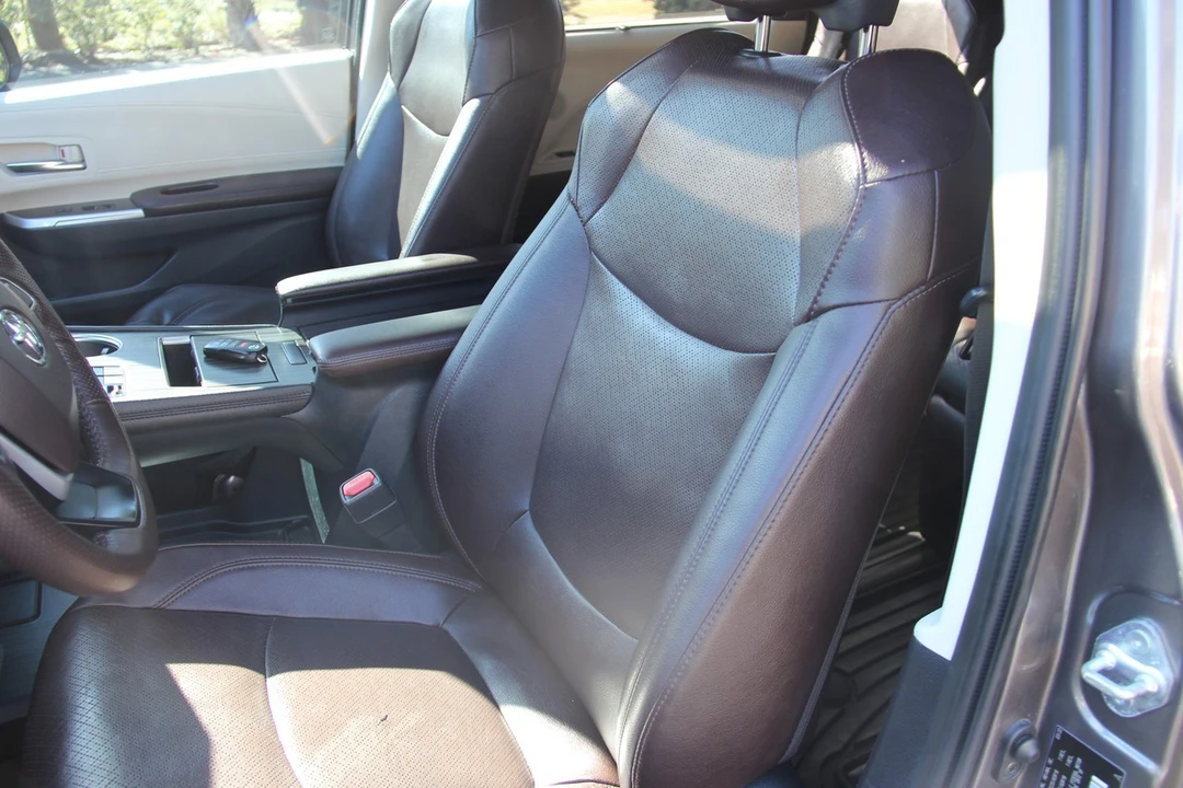 2022 Toyota Sienna 4th Gen - Image 16 of 21