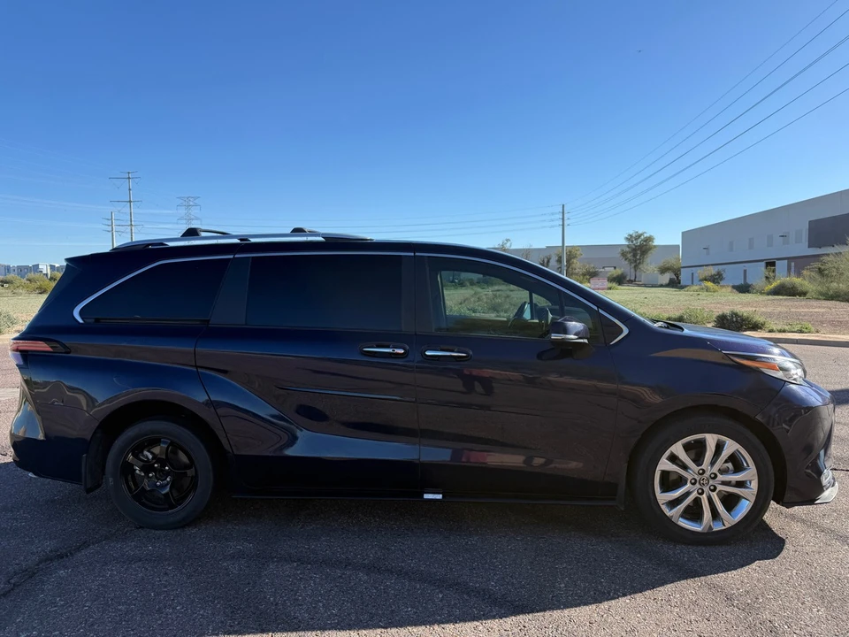 2022 Toyota Sienna 4th Gen - Image 4 of 20