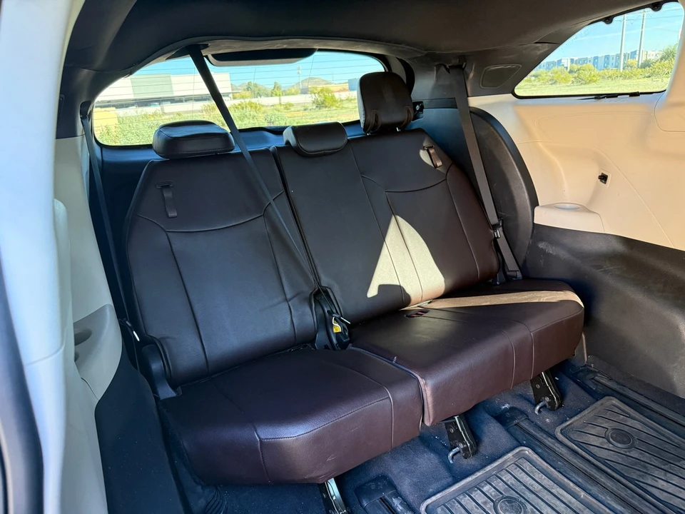 2022 Toyota Sienna 4th Gen - Image 18 of 20