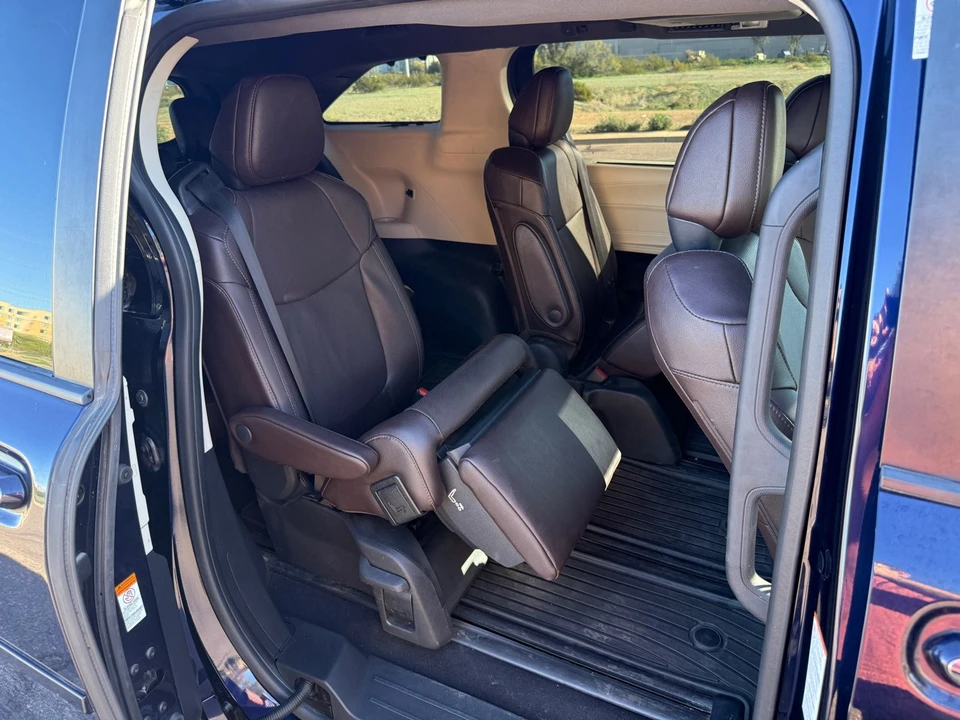 2022 Toyota Sienna 4th Gen - Image 17 of 20
