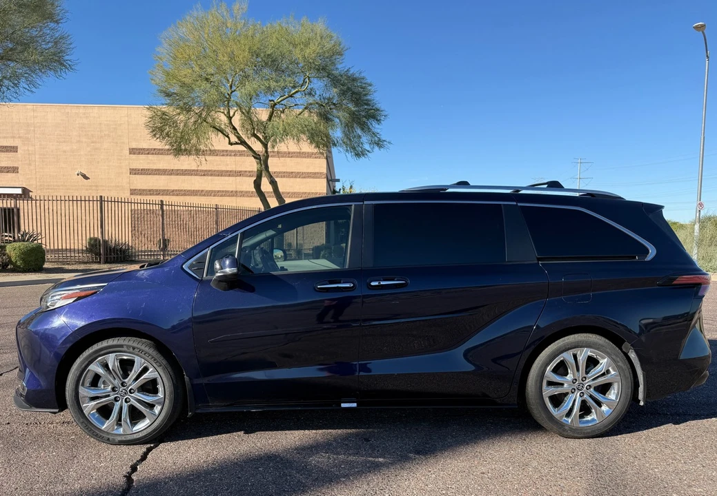 2022 Toyota Sienna 4th Gen - Image 5 of 20