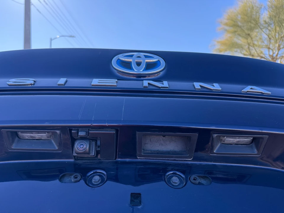 2022 Toyota Sienna 4th Gen - Image 12 of 20