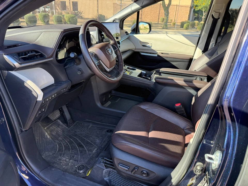 2022 Toyota Sienna 4th Gen - Image 15 of 20