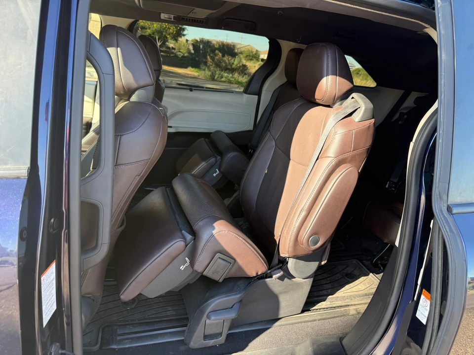 2022 Toyota Sienna 4th Gen - Image 16 of 20