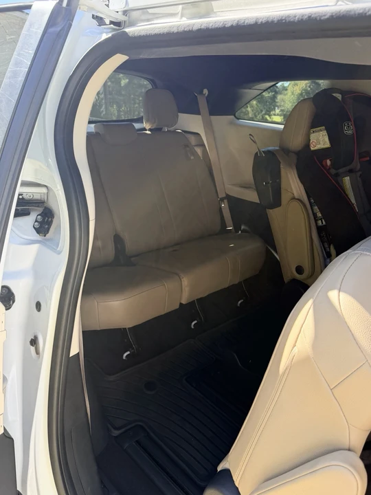 2022 Toyota Sienna 4th Gen - Image 4 of 5