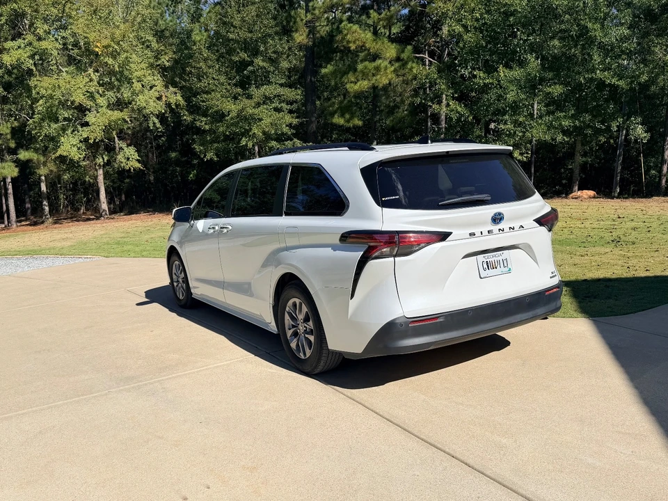 2022 Toyota Sienna 4th Gen - Image 5 of 5