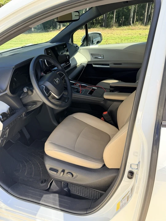2022 Toyota Sienna 4th Gen - Image 3 of 5